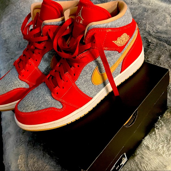 Size 12 Jordan 1s - Picture 1 of 4